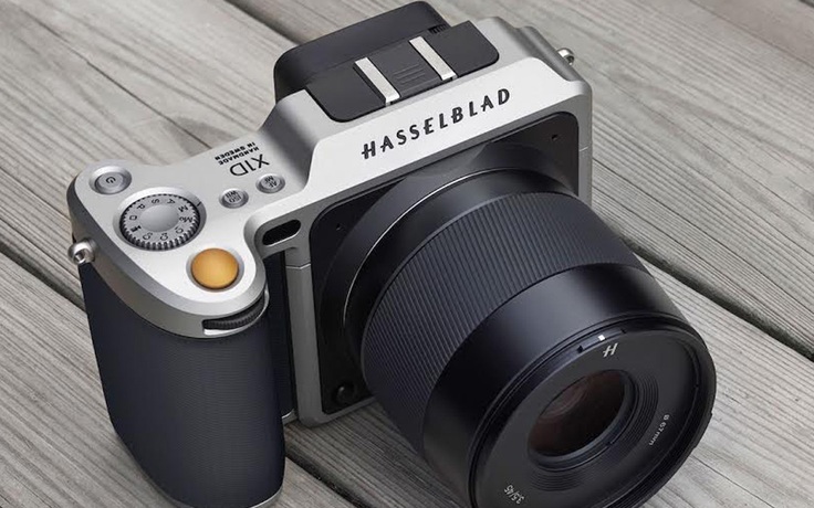 Máy ảnh không gương lật Hasselblad giá 200 triệu