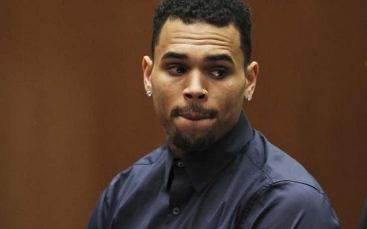 Quản lý cũ tố Chris Brown hành hung đến nỗi phải nhập viện cấp cứu