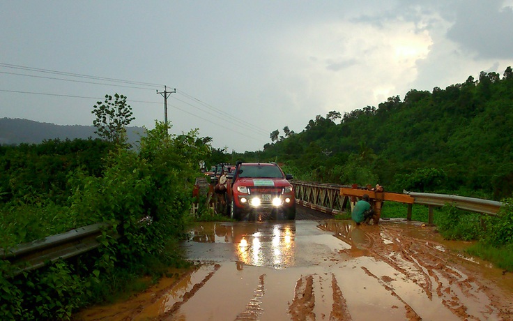 Mùa mưa, khám phá đèo Triệu Hải lầy lội bằng xe địa hình