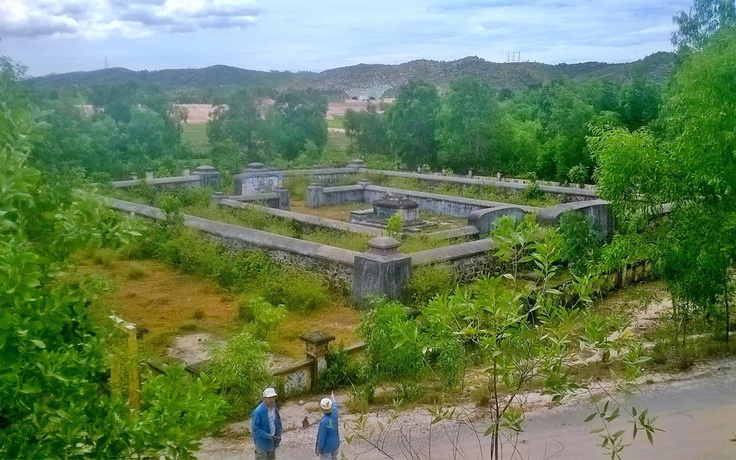 Viếng lăng Hiếu Chiêu hoàng hậu