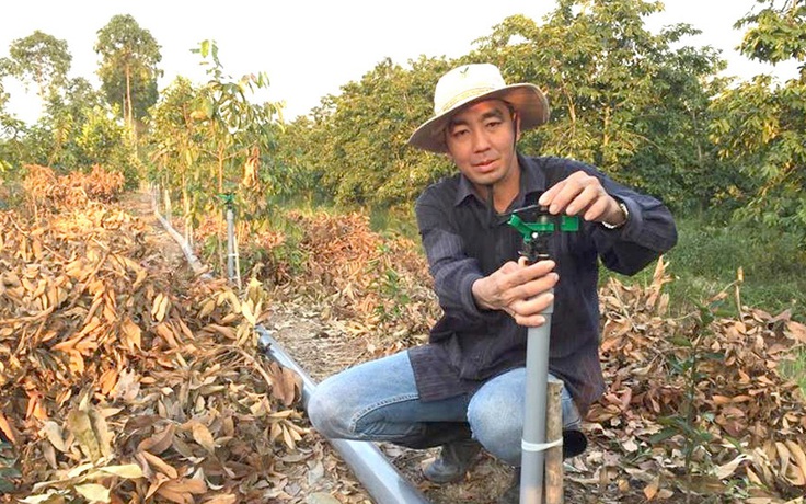 'Hai lúa' chế hệ thống phun thuốc, tưới cây bằng điện thoại di động