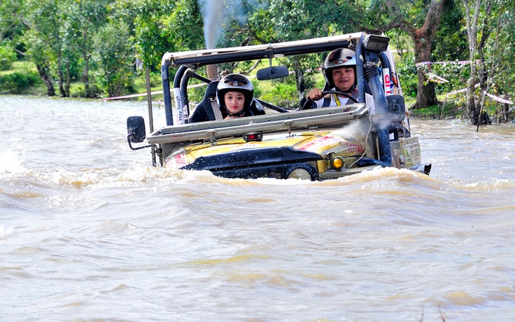 'Nữ hoàng' xe Jeep chinh phục khắp Việt Nam