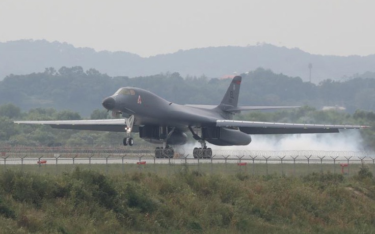 Triều Tiên tố Mỹ cho oanh tạc cơ B-1 bay gần bán đảo Triều Tiên
