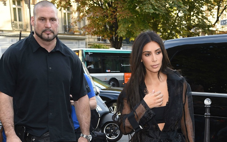 Kim Kardashian sa thải vệ sĩ 'cưng' sau vụ cướp