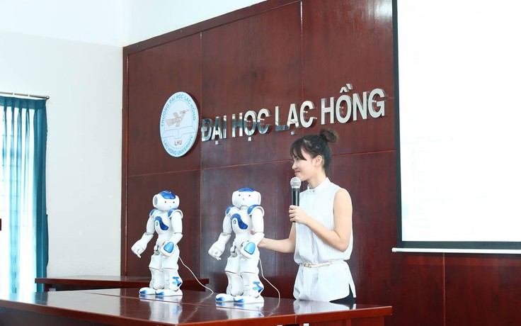 Trường đại học mua robot Nhật để dạy sinh viên