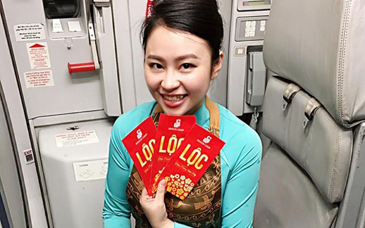 Tiếp viên hàng không Việt kể chuyện đón Tết… trên trời