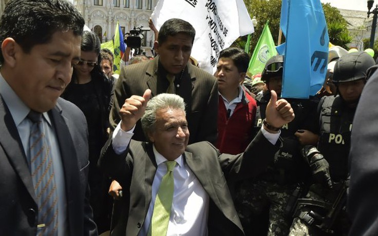 Ứng viên liệt nửa người đắc cử tổng thống Ecuador