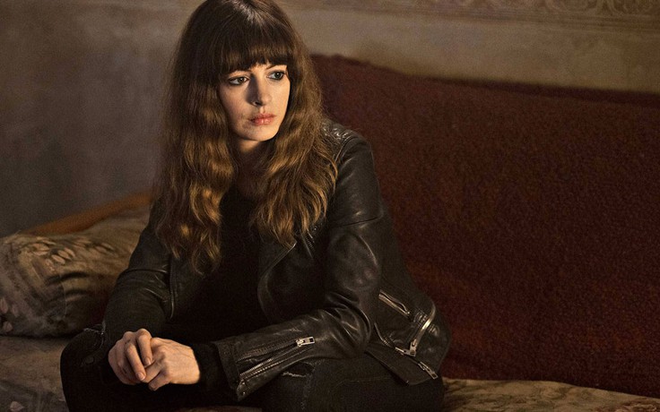 Anne Hathaway giải cứu thế giới trong ‘Colossal’