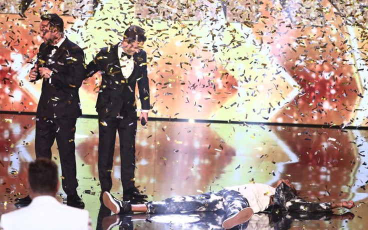 Thí sinh nằm vật ra sàn khi đăng quang 'Britain’s Got Talent 2017'