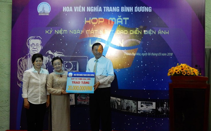 Gia đình đạo diễn Lê Dân trao 20 triệu đồng giúp khu dưỡng lão nghệ sĩ TP.HCM