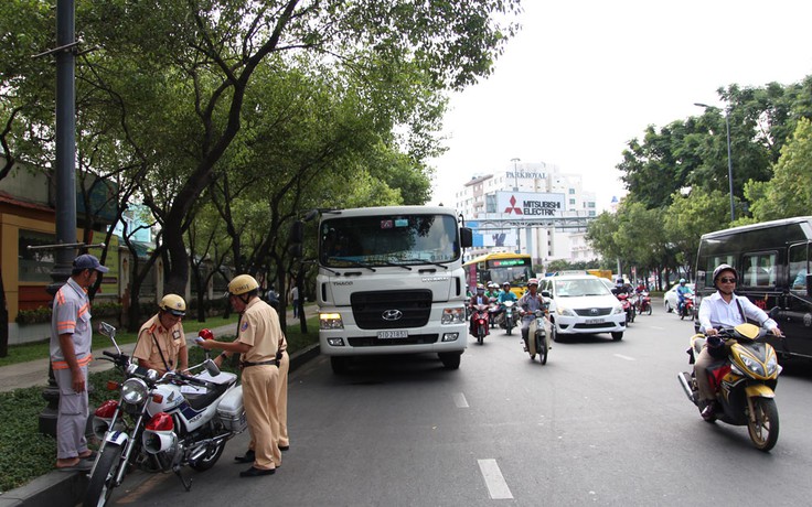 Xe bồn 'tung hoành': Trách nhiệm giám sát thuộc về CSGT?