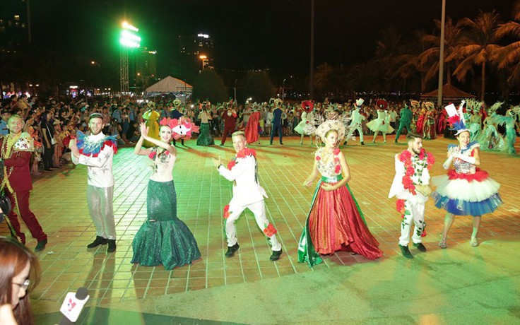 Hơn 100.000 người dự lễ hội Tháp Bà Ponagar