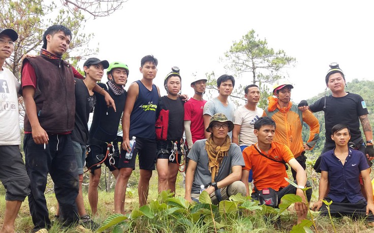 Tình nguyện cứu hộ thi thể phượt thủ ở thác sâu Lao Phào