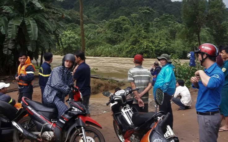 Tìm thấy thi thể thanh niên đu dây cáp qua sông bị lũ cuốn trôi