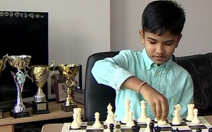 Tài năng cờ vua Ấn Độ giúp gia đình ở lại Anh