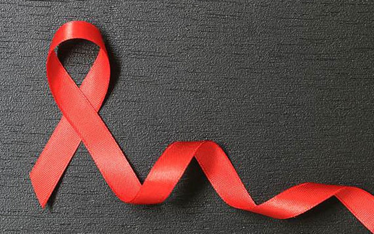 Mẹ nhiễm HIV hiến gan cứu sống con gái