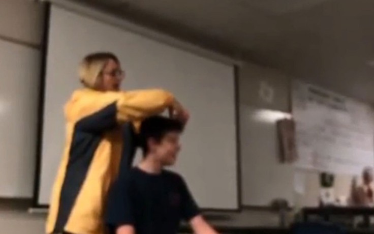 Cô giáo bị truy tố vì cắt tóc học sinh