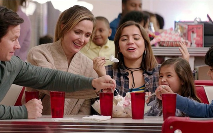 'Instant family': Cái nhìn nhân văn của việc nhận con nuôi