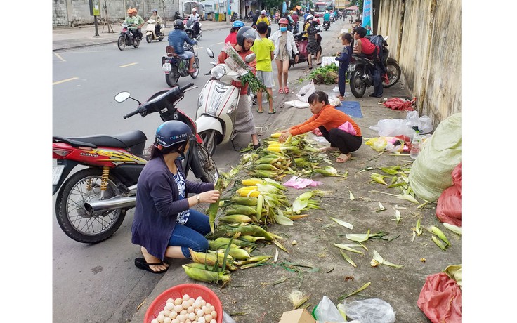 Bạn đọc viết: Chợ 'cóc' chiếm vỉa hè