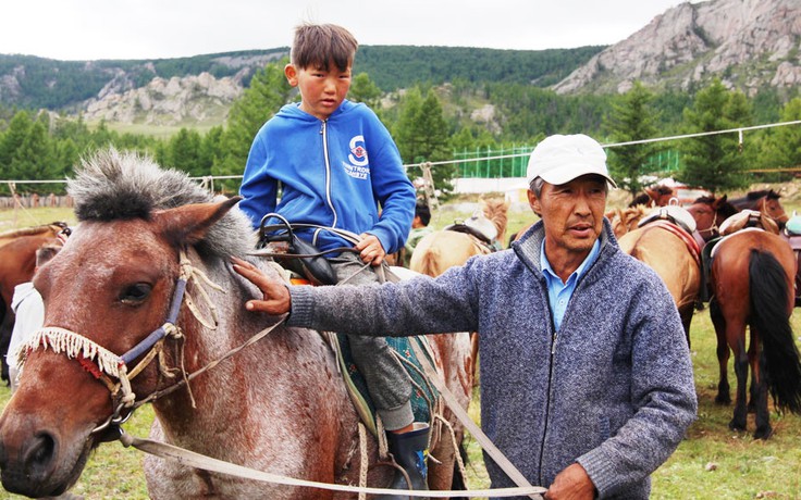 Phi ngựa trên thảo nguyên Mông Cổ