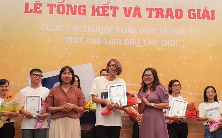 Trao thưởng cuộc thi 'Một nửa làm đầy thế giới'