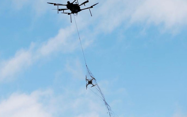 Lầu năm góc chi hàng triệu USD trang bị hệ thống bắt ‘drone’