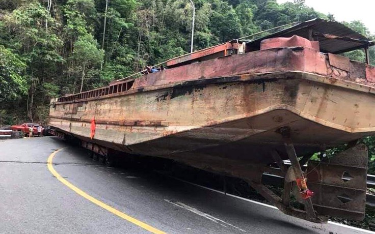 Thuyền 'khủng' leo đèo Bảo Lộc đến hồ Đa Mi - Hàm Thuận: 50 km 'nghẹt thở'