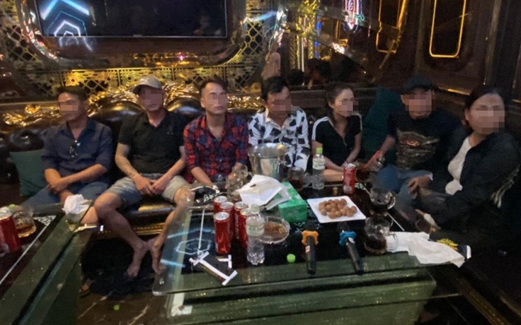 TP.HCM: Đột kích karaoke Alibaba ở Bình Tân, phát hiện nhiều người dương tính ma túy