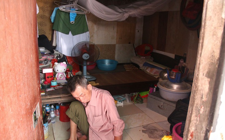 Ông cụ 66 tuổi 10 năm nhặt ve chai ở Hà Nội mưu sinh để không phiền ai