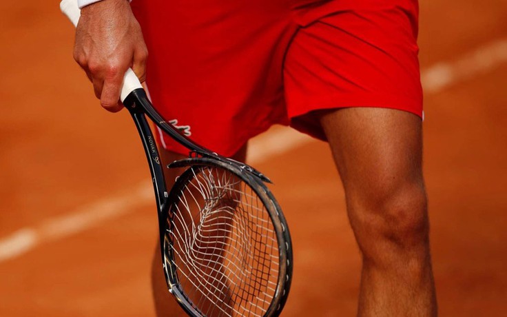 Djokovic vào chung kết sau khi đập gãy vợt tại Rome Masters