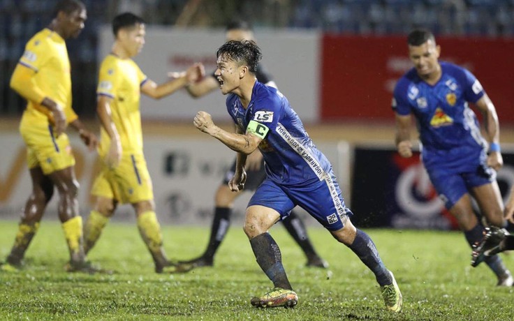 Khó lường cuộc đua trụ hạng V-League