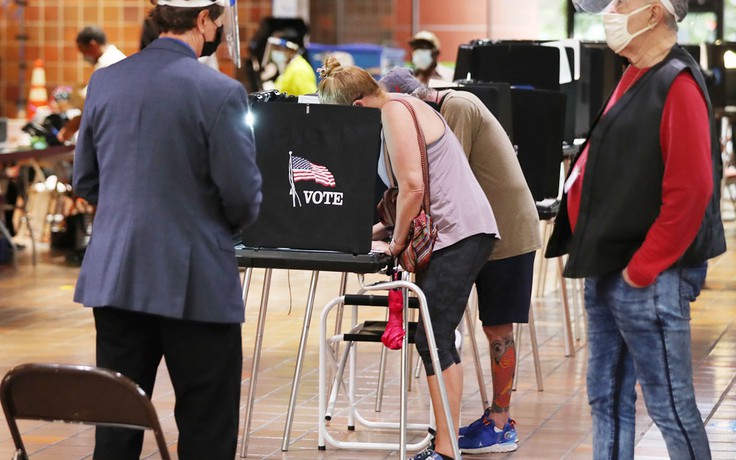 Số cử tri bỏ phiếu sớm ở Mỹ tăng nhanh