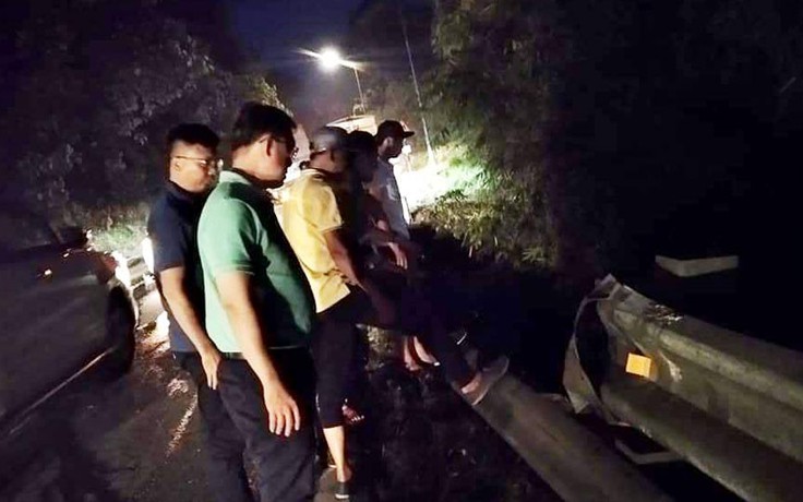 Tai nạn trên đèo Bảo Lộc: Xe container lao xuống vực, CSGT chốt chặn đèo, cứu hộ
