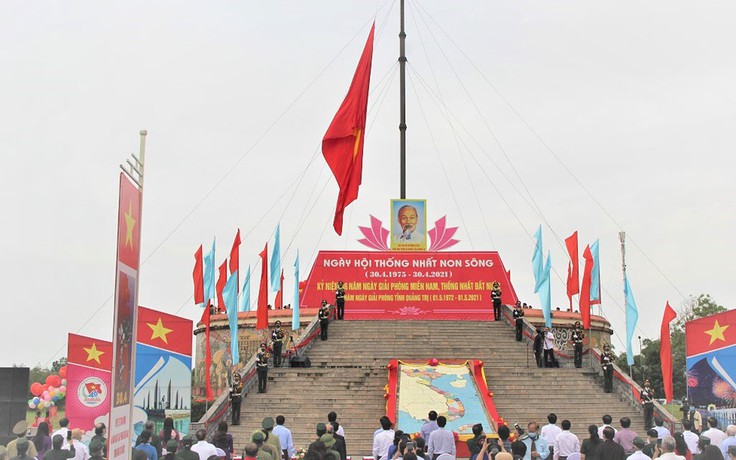 Thượng cờ thống nhất non sông ở Đôi bờ Hiền Lương - Bến Hải