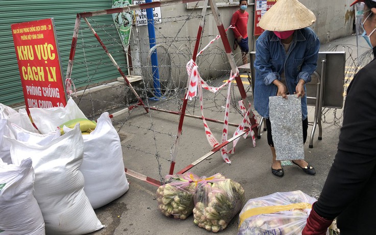 Sống nơi phong tỏa: Đón con đầu lòng bên trong rào chắn