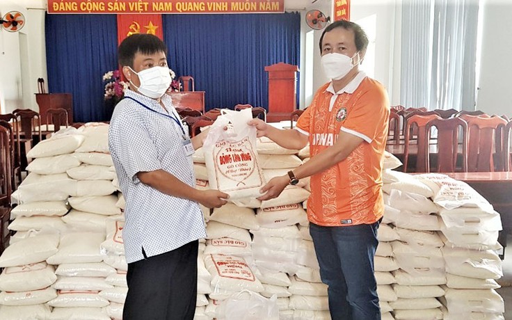 Báo Thanh Niên và bạn đọc hỗ trợ hơn 9 tấn gạo cho người dân TP.Nha Trang