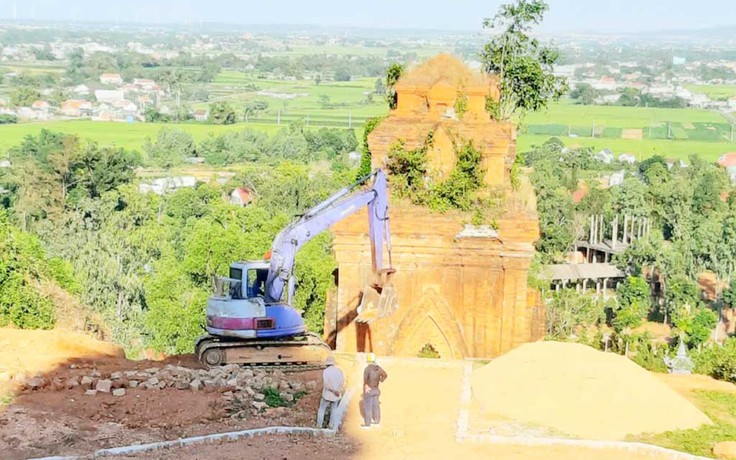 Sở VH-TT tỉnh Bình Định: Xin rút kinh nghiệm vụ xâm hại tháp Bánh Ít