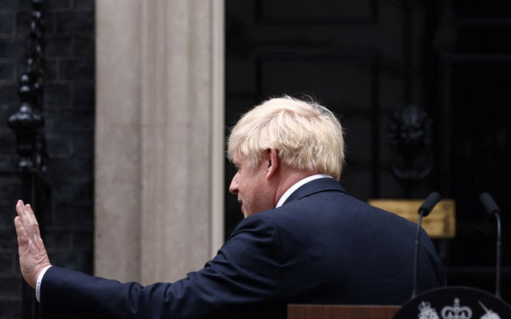 Tranh cãi việc Thủ tướng Johnson chưa rời ghế