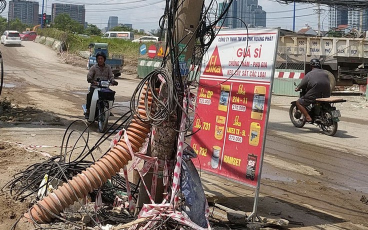 Dây cáp lòng thòng nguy hiểm