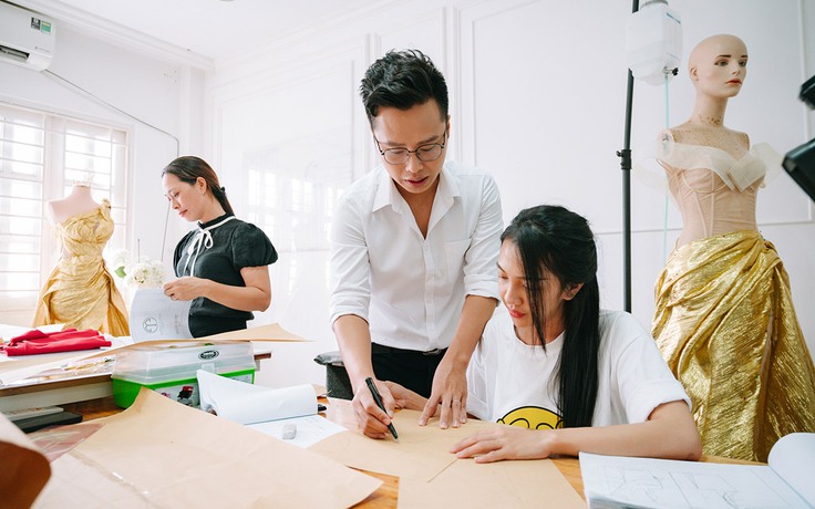 Nhà thiết kế Nguyễn Minh Tuấn: Hạnh phúc làm người truyền lửa