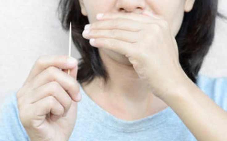 Chuyên gia nói gì về việc dùng tăm xỉa răng?