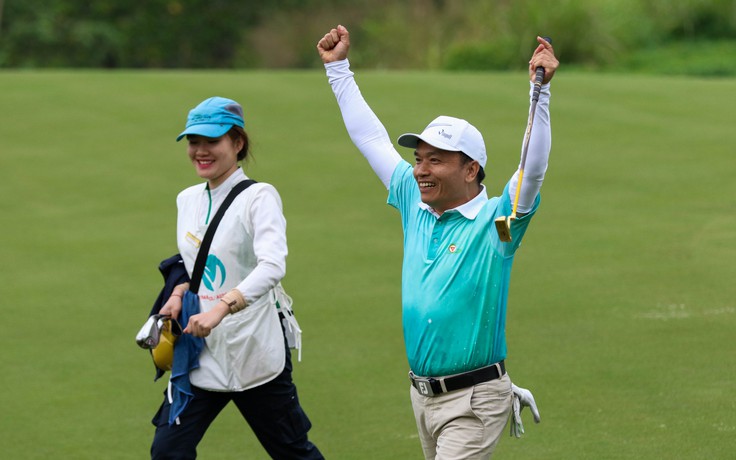 Hấp dẫn và kịch tính tại giải golf Trung – Cao niên Quốc gia