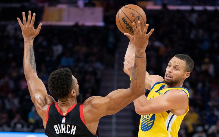 Cựu binh bóng rổ Stephen Curry: Gừng càng già càng cay!