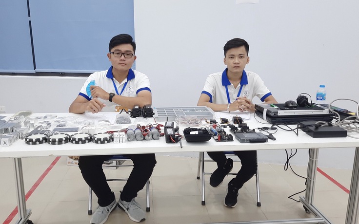 Hai bàn tay vàng của nghề robot di động