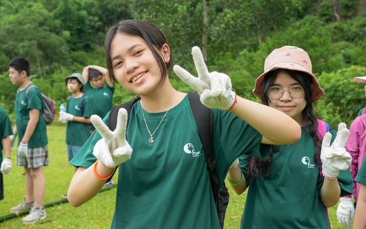 Cô bé 14 tuổi viết sách, điều hành câu lạc bộ bảo vệ động vật hoang dã