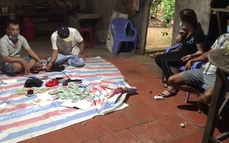 Vĩnh Long: Bắt nhóm lắc tài xỉu trong căn nhà biệt lập, thu giữ 300 triệu đồng