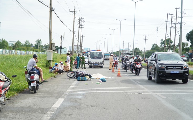 Vĩnh Long: Người đàn ông tử vong cạnh xe máy trên QL1, phần đầu không nguyên vẹn