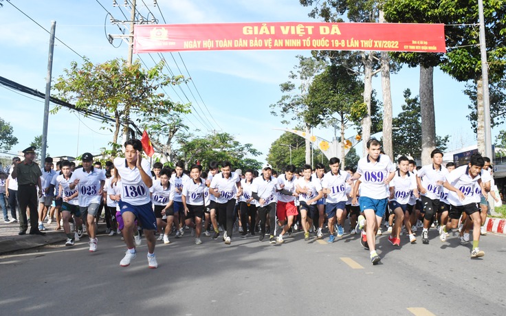 Trà Vinh: Chạy việt dã chào mừng ngày Hội toàn dân bảo vệ an ninh Tổ quốc