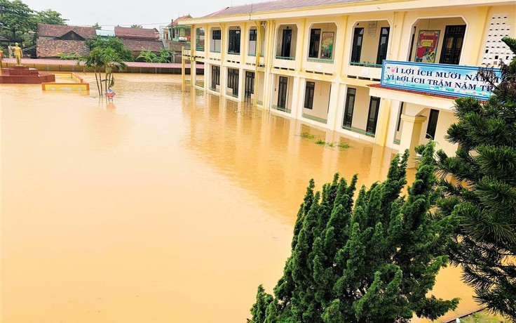 Trường học vùng lũ Quảng Bình trong mênh mông biển nước