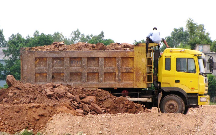 Yêu cầu Công ty Minh Hà ngừng sử dụng xe ben chưa cấp phép